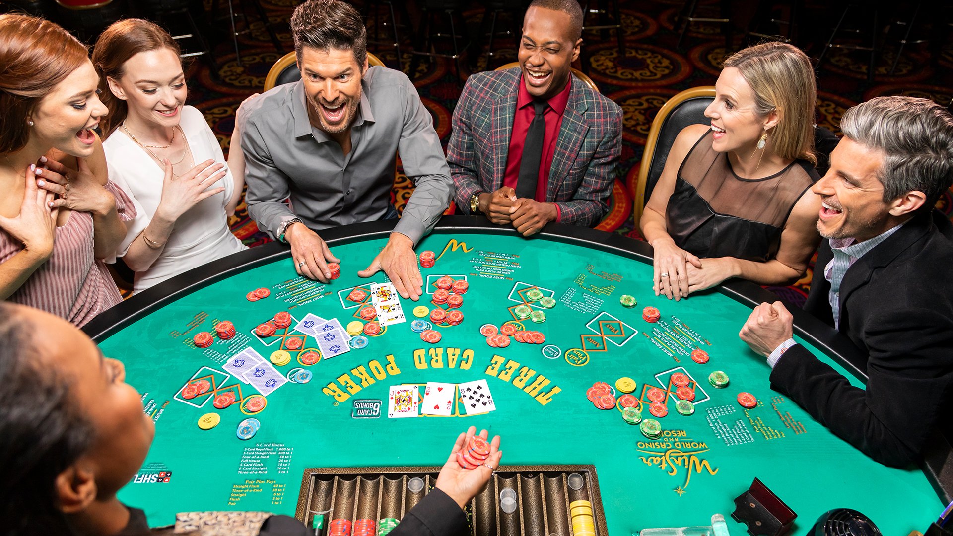 Slik spiller du 3-korts pokerspill